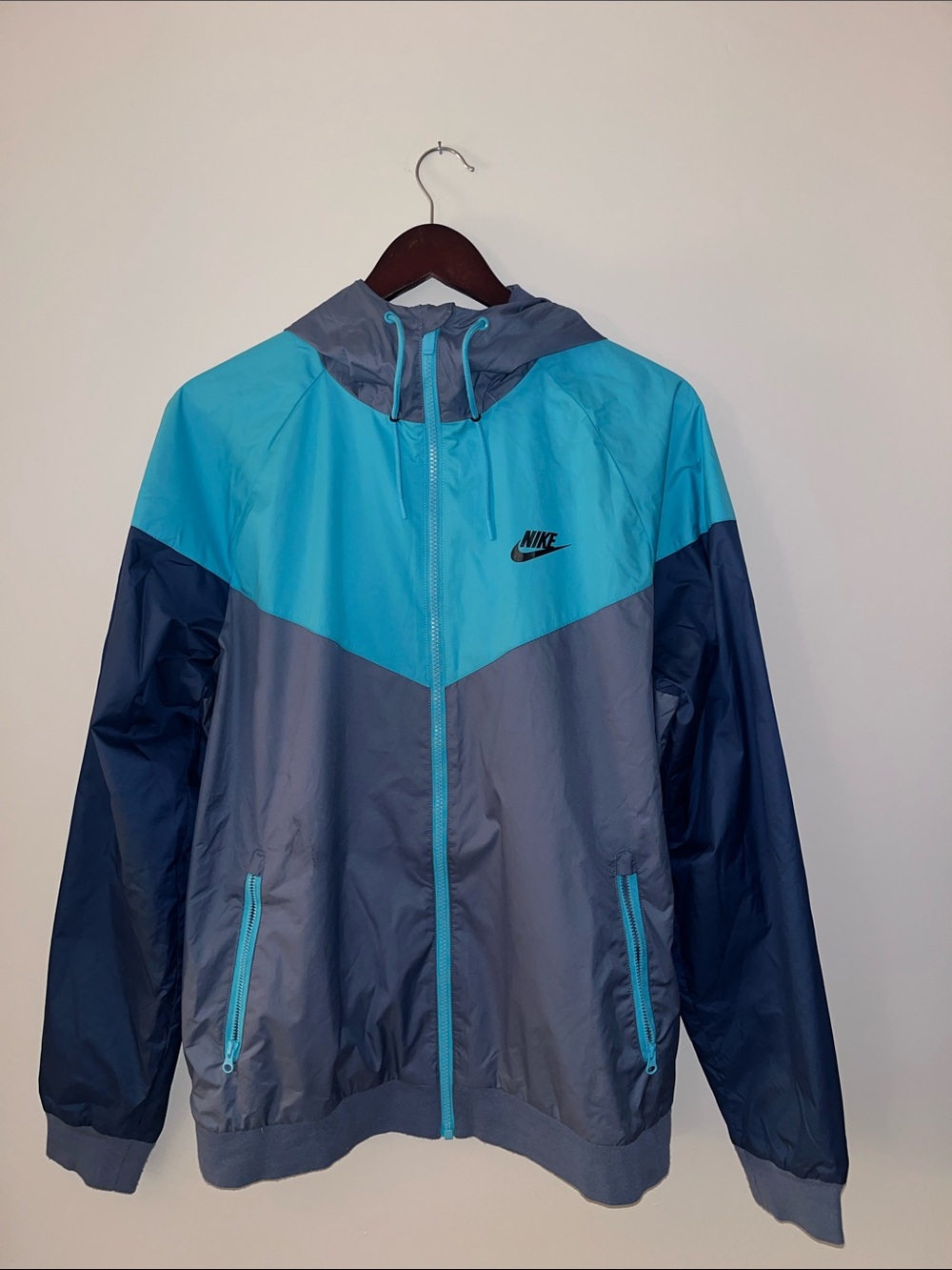 Nike Men’s Colorblock Windbreaker Jacket in Light Blue, Gray, & Navy